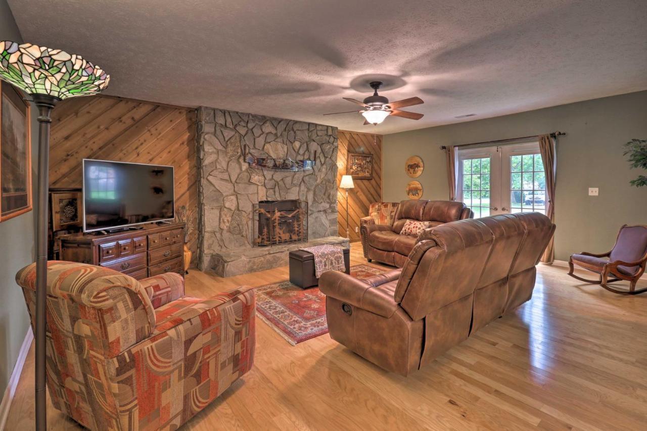 Hendersonville Home With Fire Pit 5 Mi To Downtown! Exteriör bild