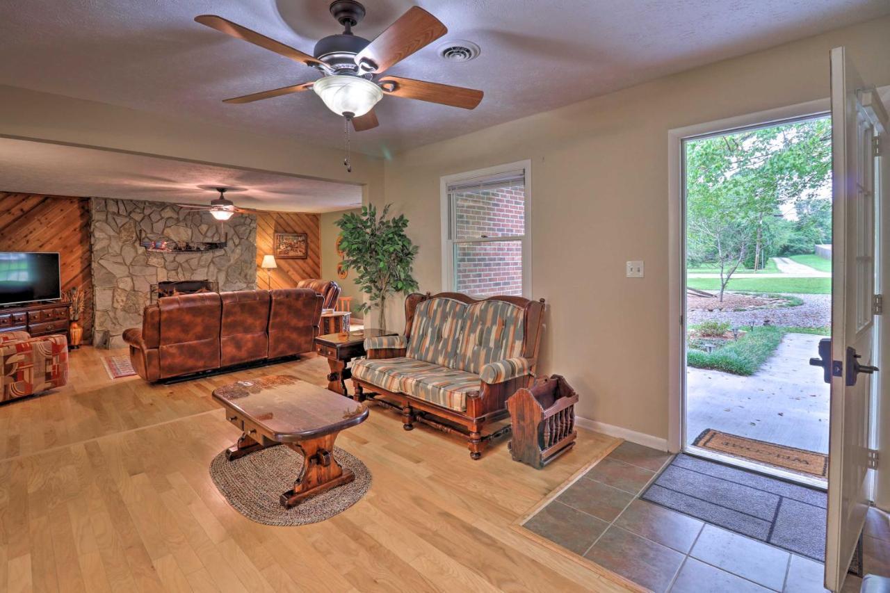 Hendersonville Home With Fire Pit 5 Mi To Downtown! Exteriör bild