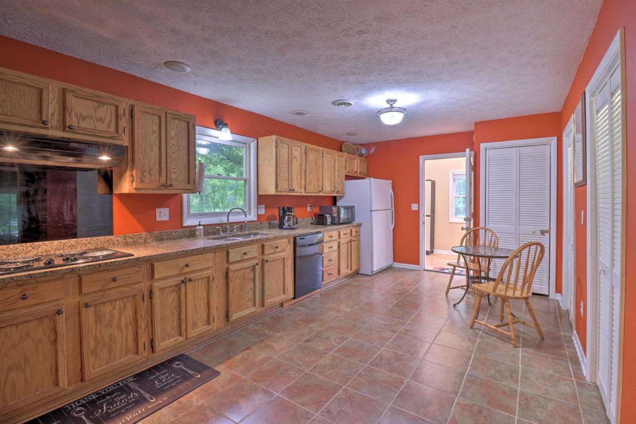 Hendersonville Home With Fire Pit 5 Mi To Downtown! Exteriör bild
