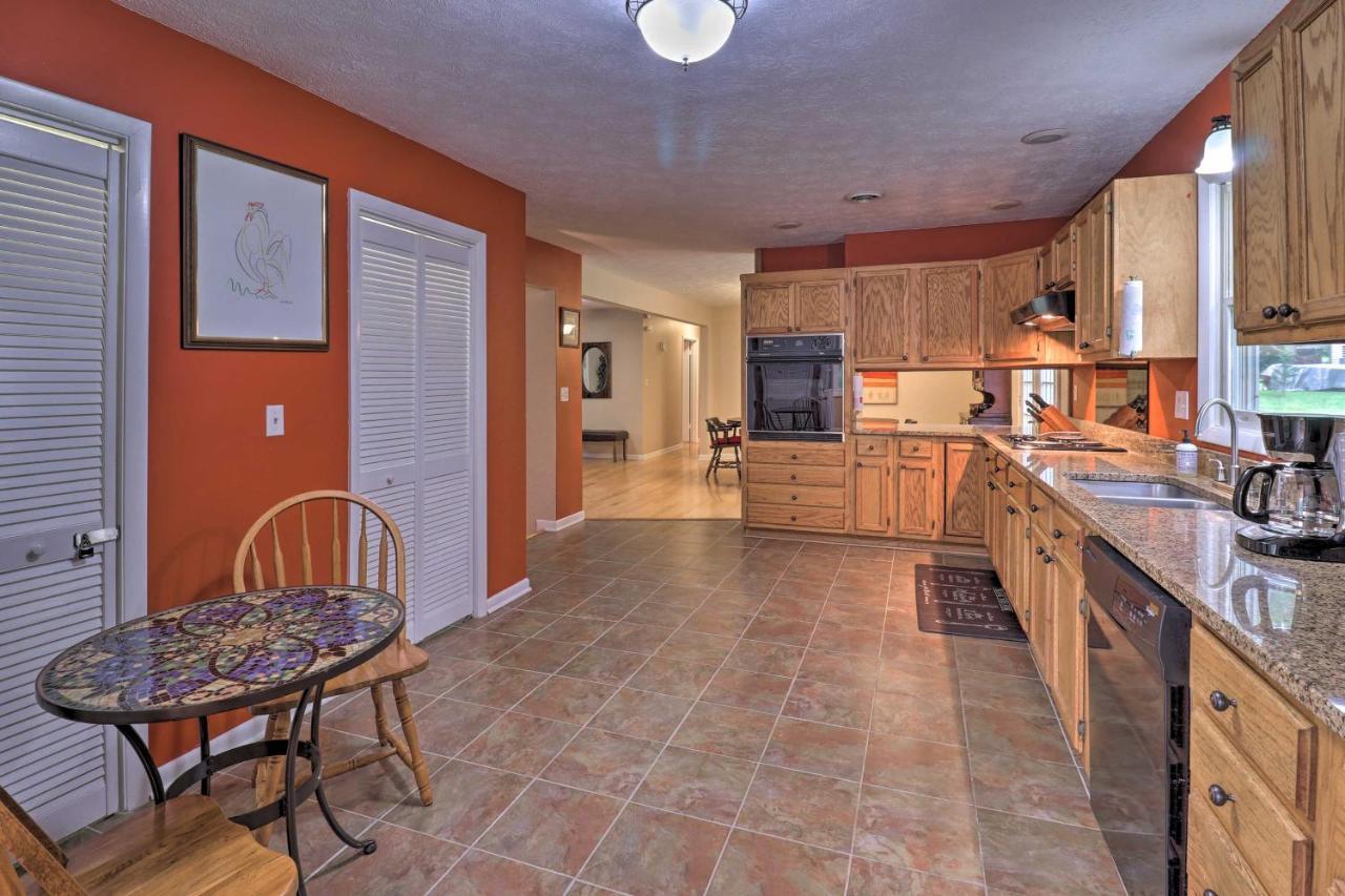 Hendersonville Home With Fire Pit 5 Mi To Downtown! Exteriör bild